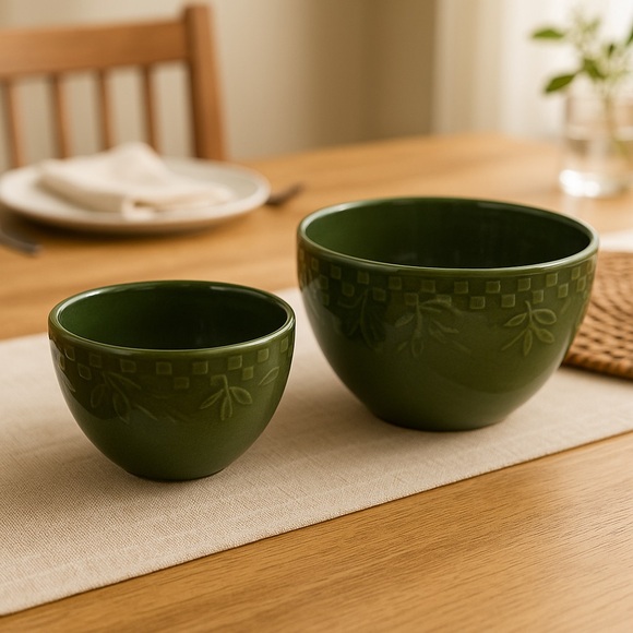 Signature Housewares Other - Elegant Green Ceramic Bowl Set